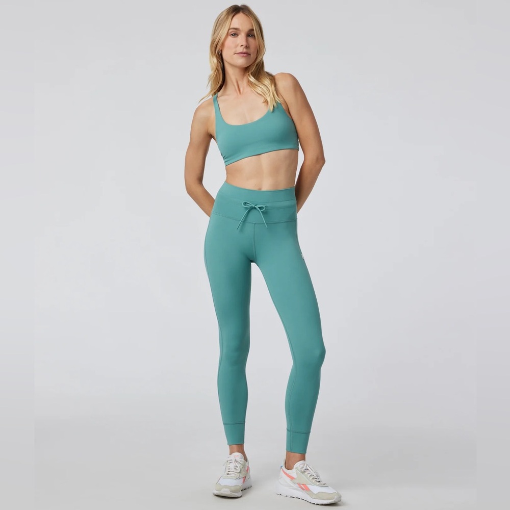 NWOT Vuori 2pc Set in Garland
